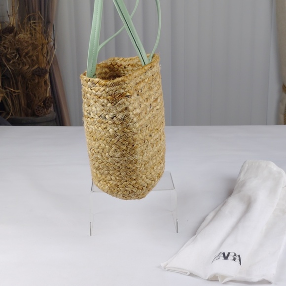 Zara Straw Tote Handbag. - Picture 5 of 13